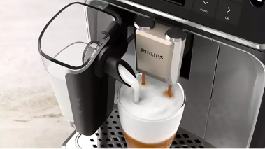 Create smooth, creamy milk froth with the LatteGo milk system